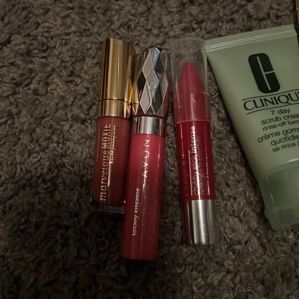 Assorted Beauty Bundle - Picture 2 of 3